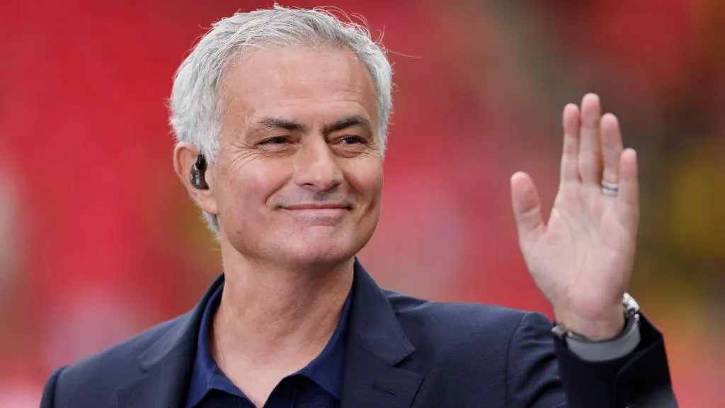 Which person would say no to this Portuguese giant? - Mourinho touches down for talks