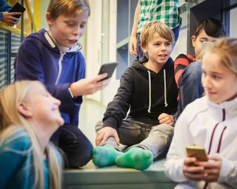 Sweden to Implement National Smartphone Prohibition in Classrooms