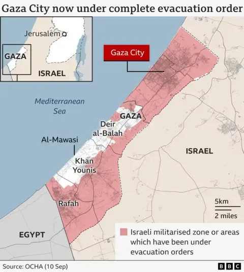 Numerous Gaza Residents Flee as Military Troops Push Further into Gaza City
