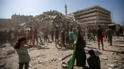 Intensified Aerial Bombardment Persists in Gaza City