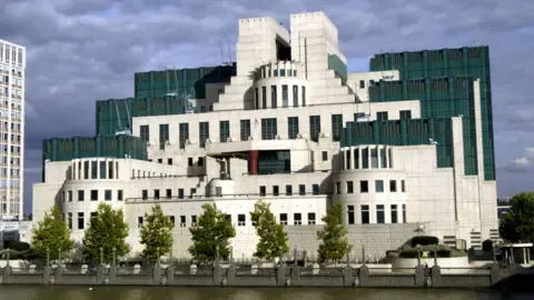 MI6 Introduces Encrypted Platform to Attract Spies in Russia