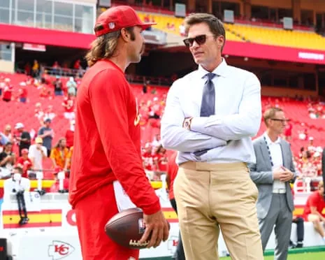 Tom Brady draws online backlash as appearing in Raiders team booth