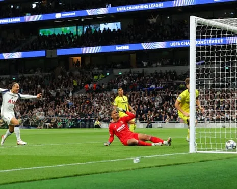 Luiz Júnior's Game-Changing Error Hands Spurs Opening-Night Victory